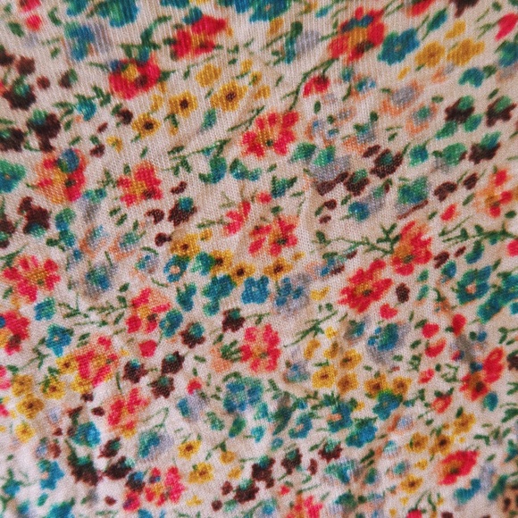 Floral Sleeved Poncho - Picture 3 of 4